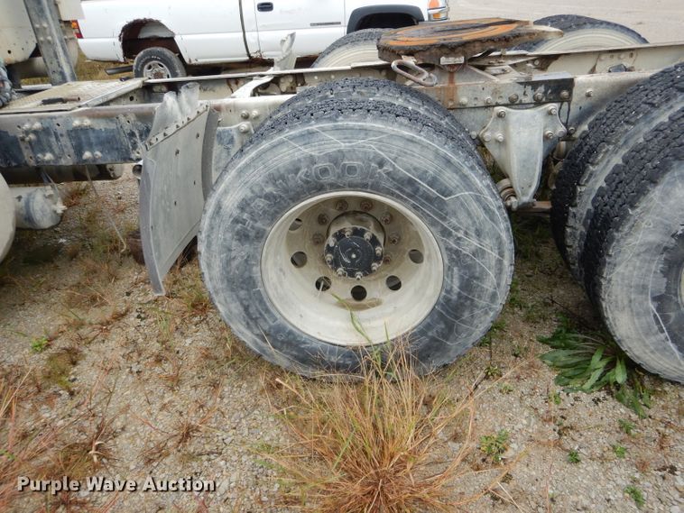 image for item FI9681 2003 Freightliner Columbia semi truck