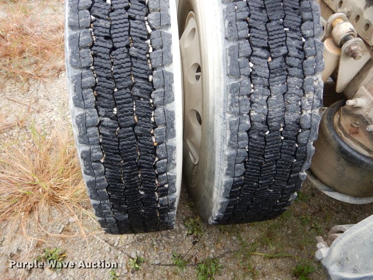 image for item FI9681 2003 Freightliner Columbia semi truck