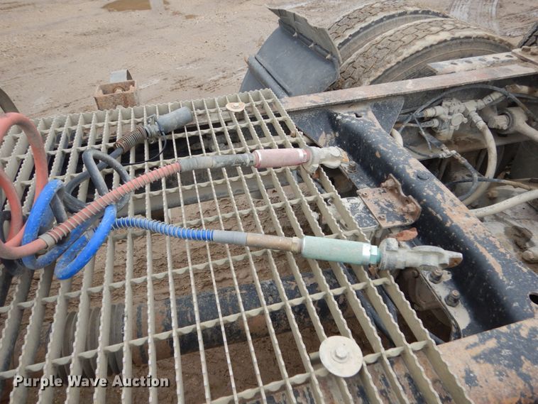 image for item FU9533 2000 Mack CH semi truck