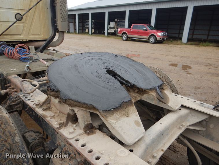 image for item FU9533 2000 Mack CH semi truck