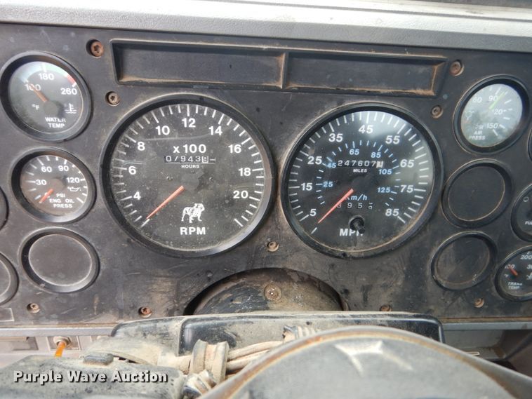 image for item FU9533 2000 Mack CH semi truck