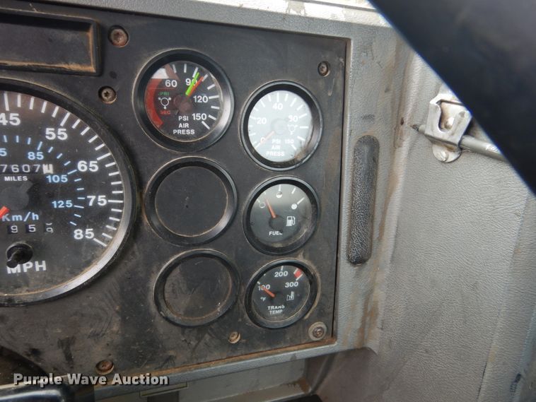 image for item FU9533 2000 Mack CH semi truck