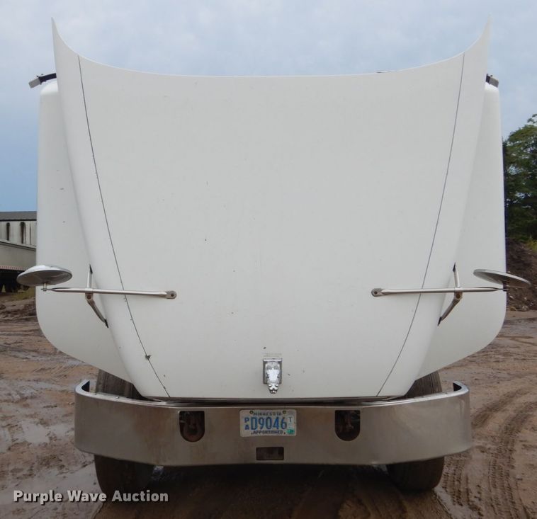 image for item FU9533 2000 Mack CH semi truck