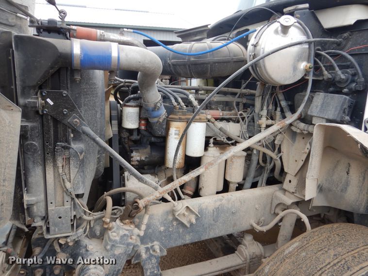 image for item FU9533 2000 Mack CH semi truck