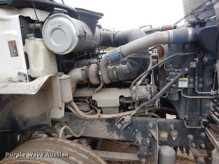 image for item FU9533 2000 Mack CH semi truck