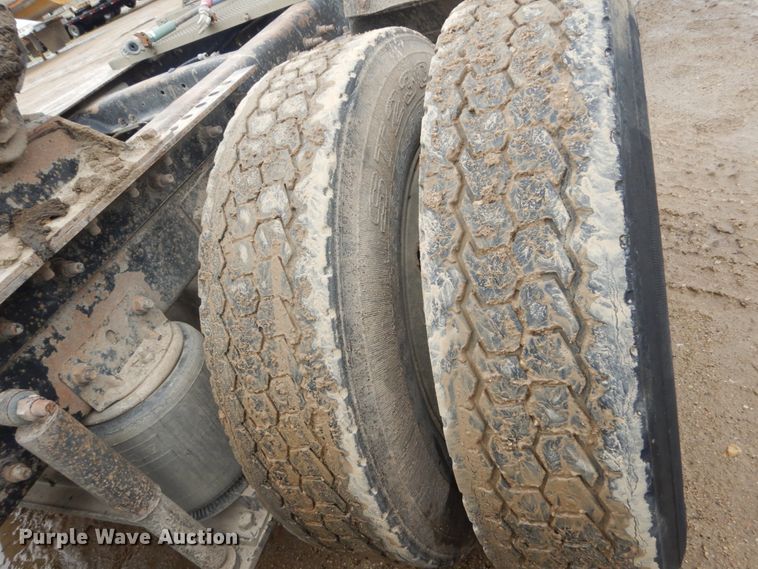 image for item FU9533 2000 Mack CH semi truck