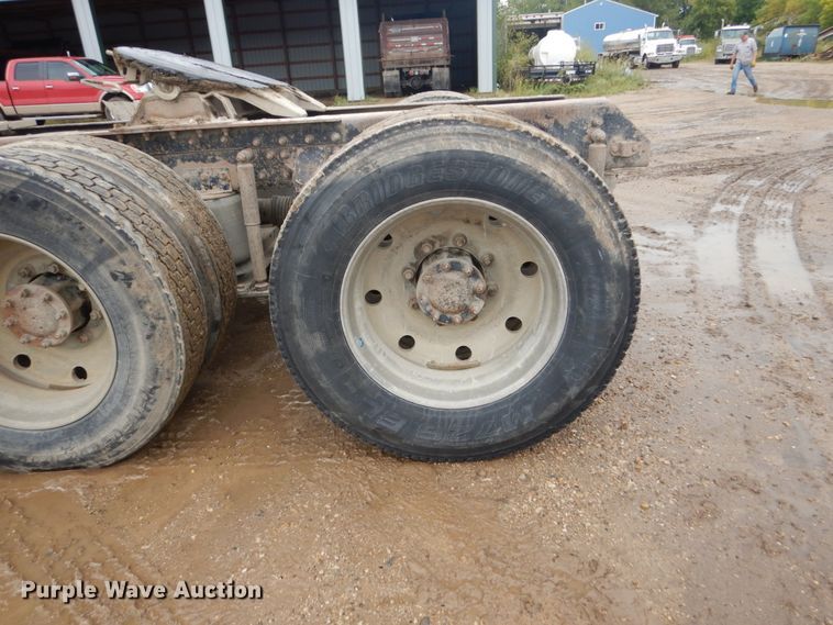 image for item FU9533 2000 Mack CH semi truck