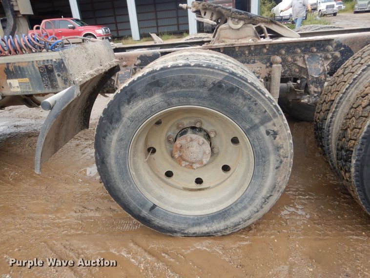 image for item FU9533 2000 Mack CH semi truck