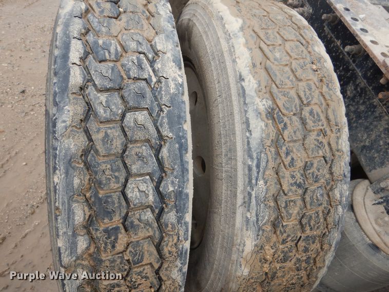 image for item FU9533 2000 Mack CH semi truck