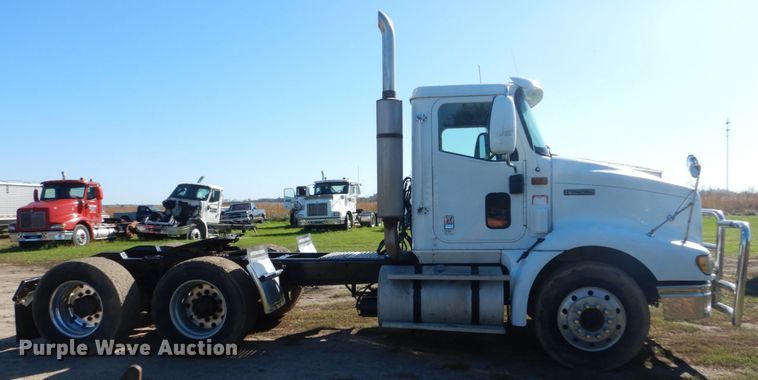 image for item FU9717 2001 International 9200i semi truck