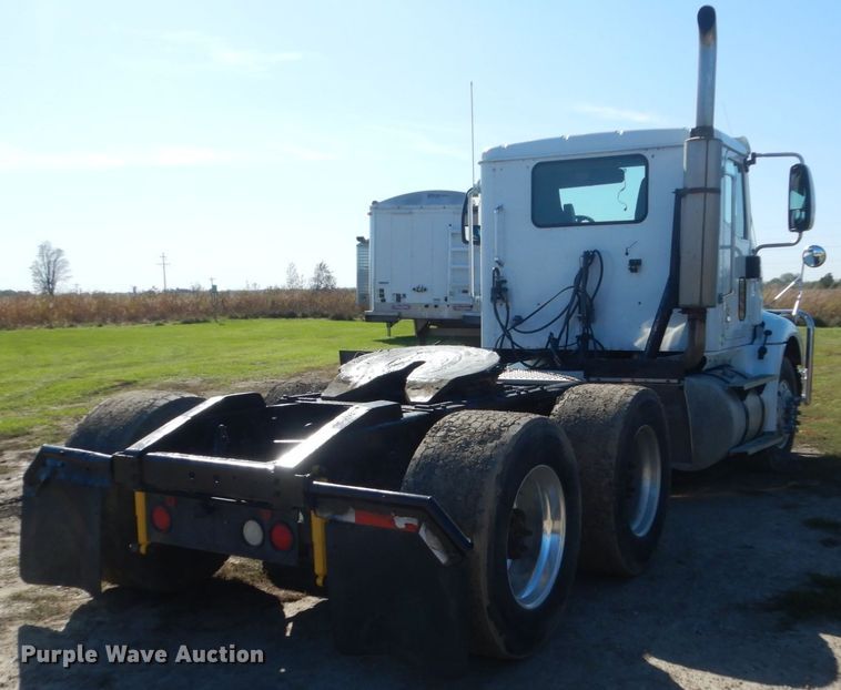 image for item FU9717 2001 International 9200i semi truck