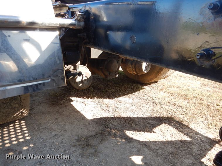 image for item FU9717 2001 International 9200i semi truck