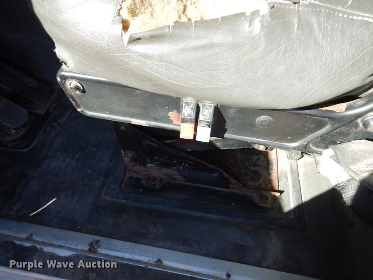 image for item FU9717 2001 International 9200i semi truck