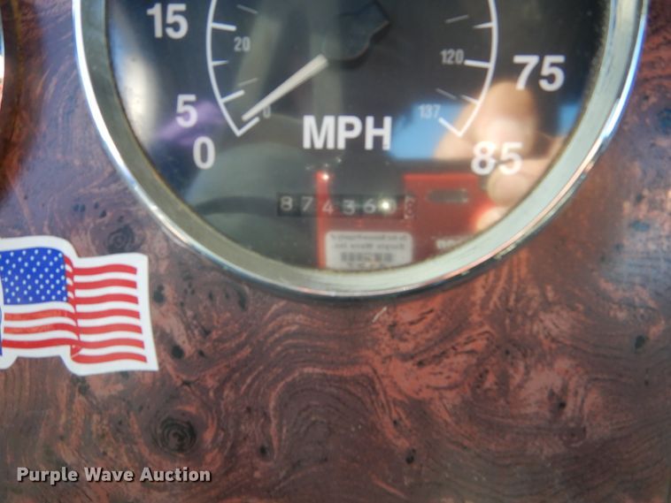 image for item FU9717 2001 International 9200i semi truck