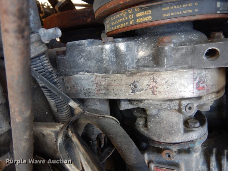 image for item FU9717 2001 International 9200i semi truck