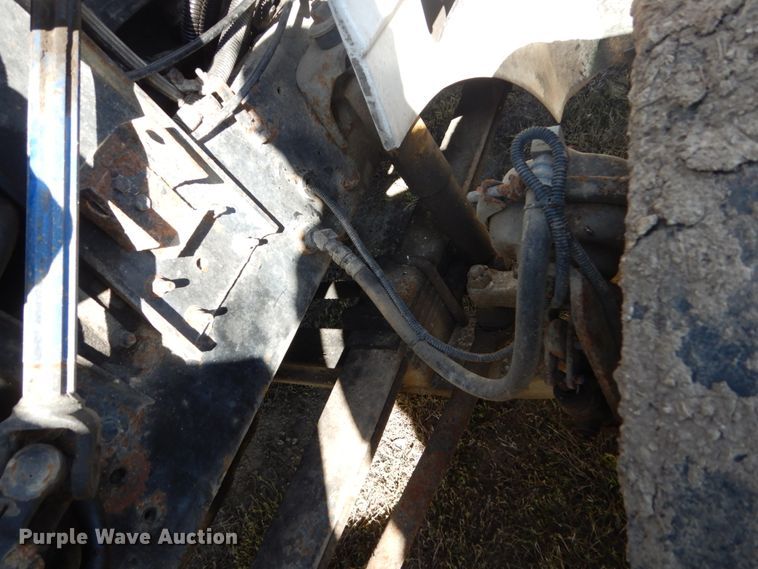 image for item FU9717 2001 International 9200i semi truck