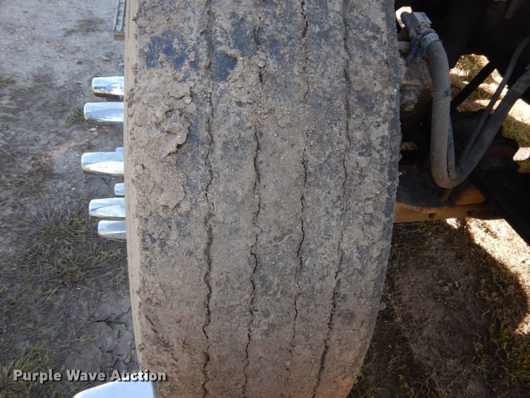 image for item FU9717 2001 International 9200i semi truck