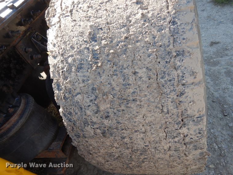 image for item FU9717 2001 International 9200i semi truck