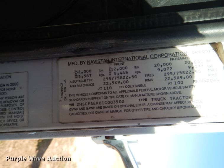 image for item FU9717 2001 International 9200i semi truck