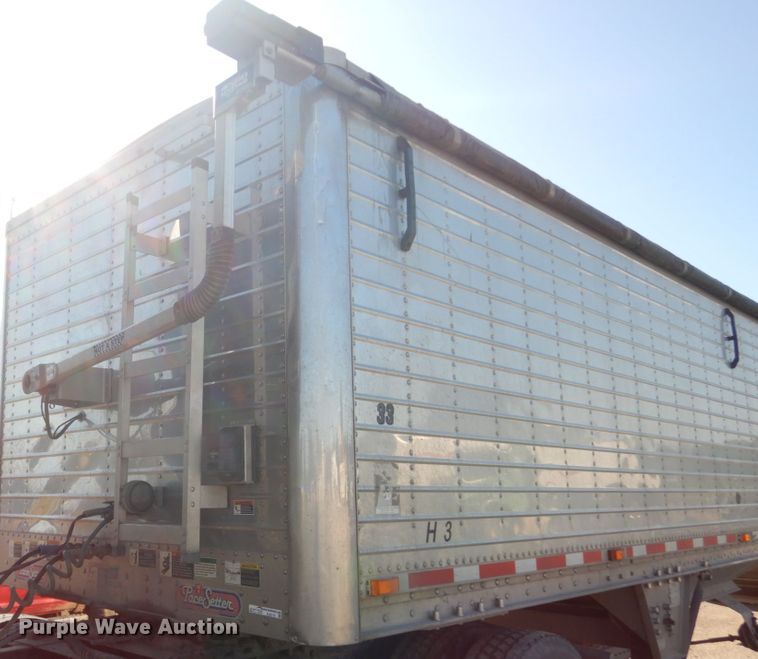 image for item FU9718 2008 Wilson DWH-551PA double hopper bottom grain trailer