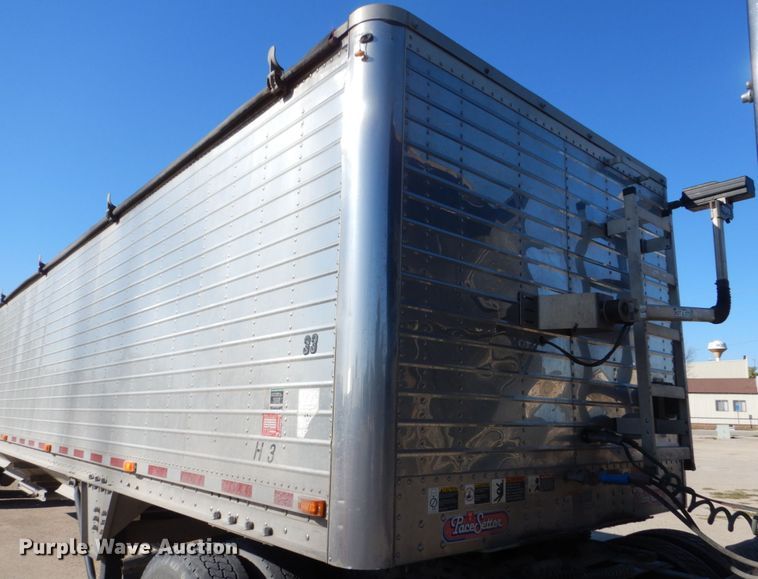 image for item FU9718 2008 Wilson DWH-551PA double hopper bottom grain trailer