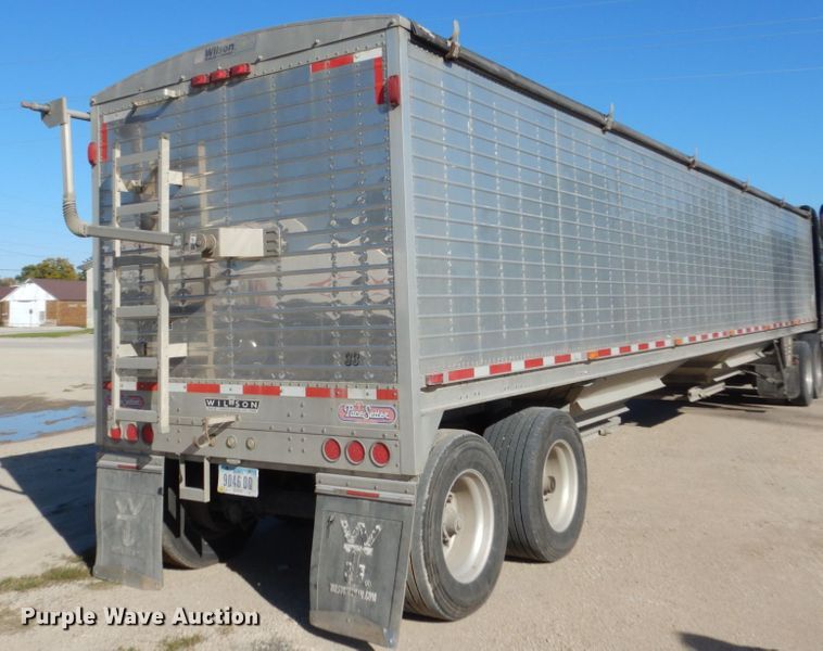 image for item FU9718 2008 Wilson DWH-551PA double hopper bottom grain trailer