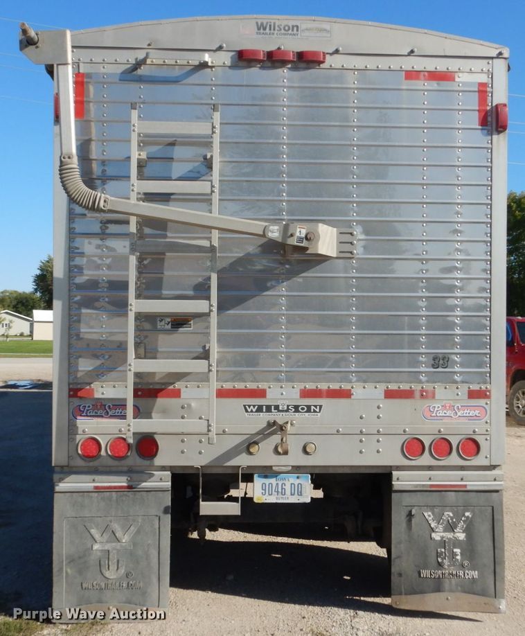 image for item FU9718 2008 Wilson DWH-551PA double hopper bottom grain trailer