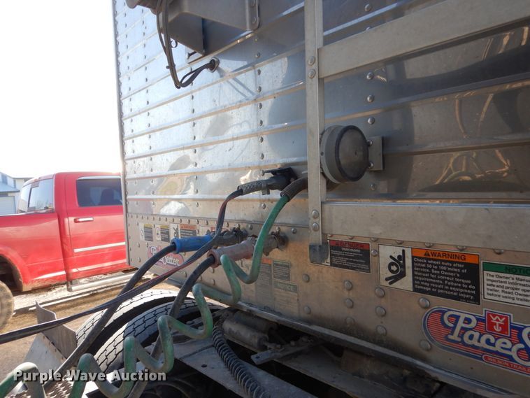 image for item FU9718 2008 Wilson DWH-551PA double hopper bottom grain trailer