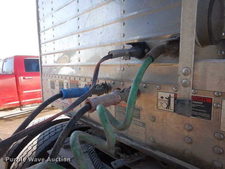 image for item FU9718 2008 Wilson DWH-551PA double hopper bottom grain trailer