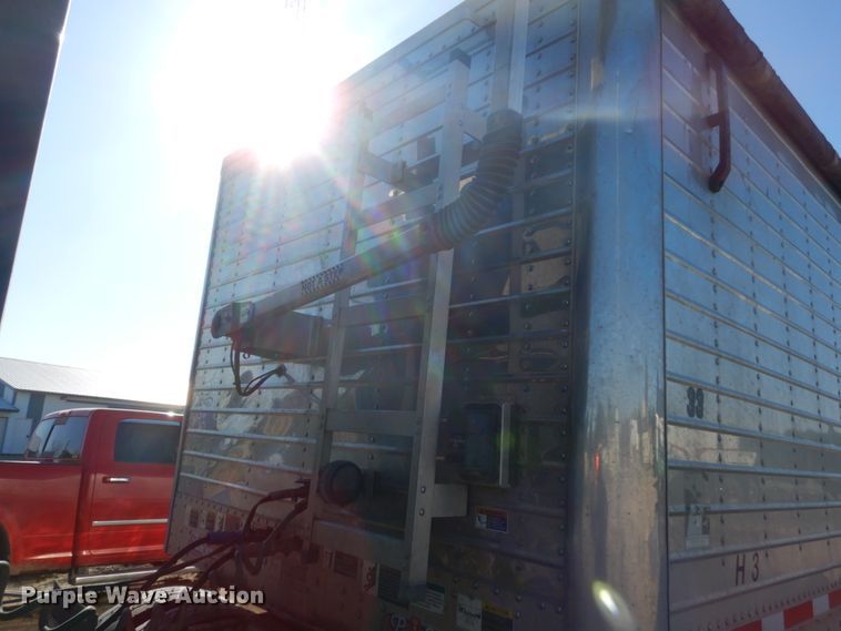 image for item FU9718 2008 Wilson DWH-551PA double hopper bottom grain trailer