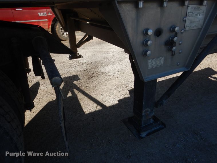 image for item FU9718 2008 Wilson DWH-551PA double hopper bottom grain trailer
