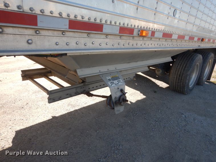 image for item FU9718 2008 Wilson DWH-551PA double hopper bottom grain trailer