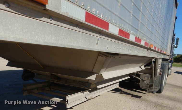 image for item FU9718 2008 Wilson DWH-551PA double hopper bottom grain trailer