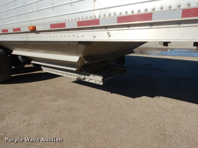 image for item FU9718 2008 Wilson DWH-551PA double hopper bottom grain trailer