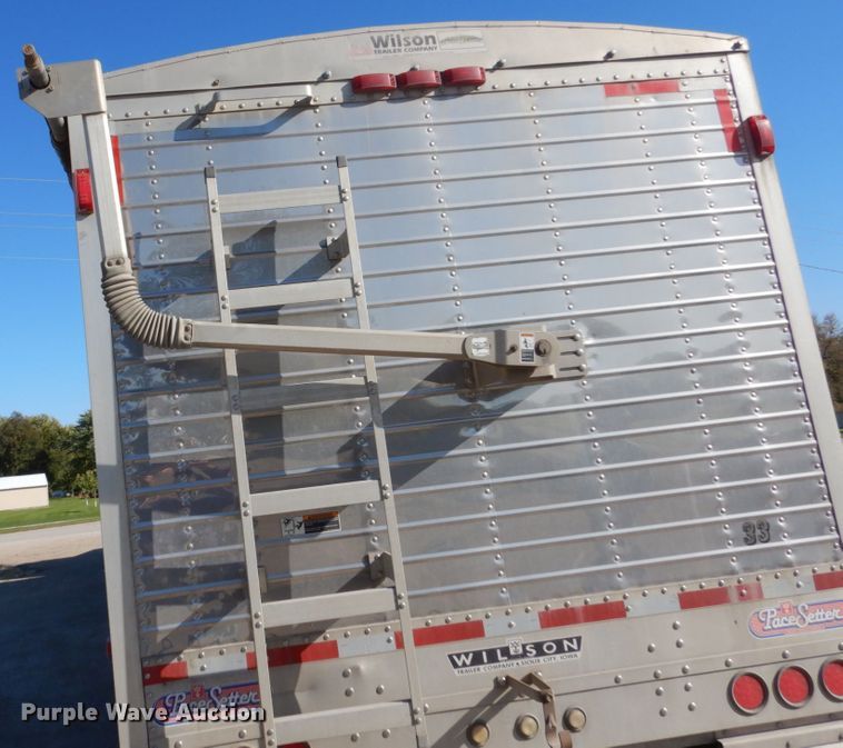 image for item FU9718 2008 Wilson DWH-551PA double hopper bottom grain trailer