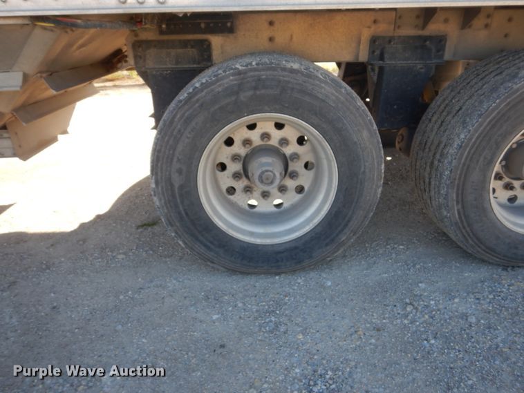 image for item FU9718 2008 Wilson DWH-551PA double hopper bottom grain trailer