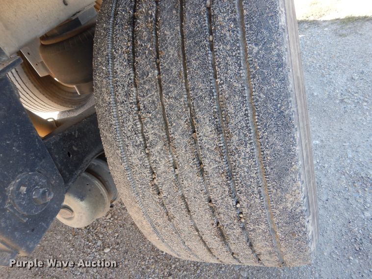 image for item FU9718 2008 Wilson DWH-551PA double hopper bottom grain trailer