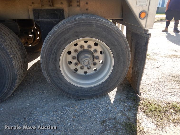 image for item FU9718 2008 Wilson DWH-551PA double hopper bottom grain trailer