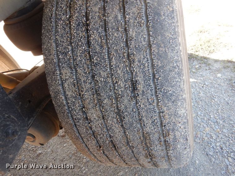 image for item FU9718 2008 Wilson DWH-551PA double hopper bottom grain trailer