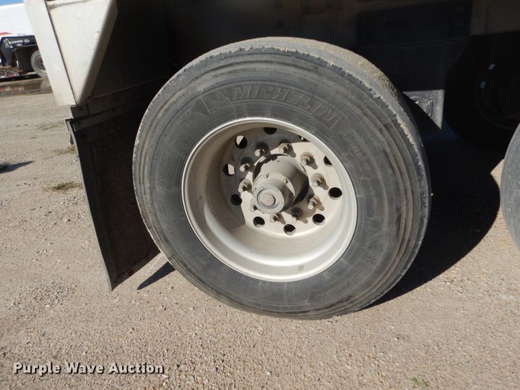 image for item FU9718 2008 Wilson DWH-551PA double hopper bottom grain trailer