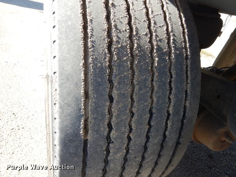 image for item FU9718 2008 Wilson DWH-551PA double hopper bottom grain trailer