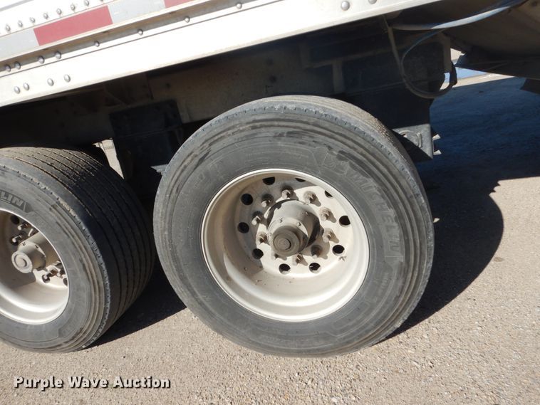 image for item FU9718 2008 Wilson DWH-551PA double hopper bottom grain trailer