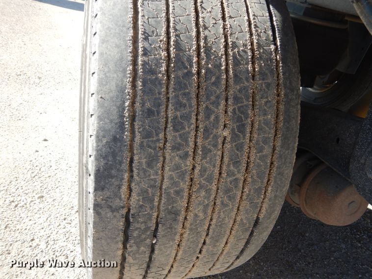 image for item FU9718 2008 Wilson DWH-551PA double hopper bottom grain trailer