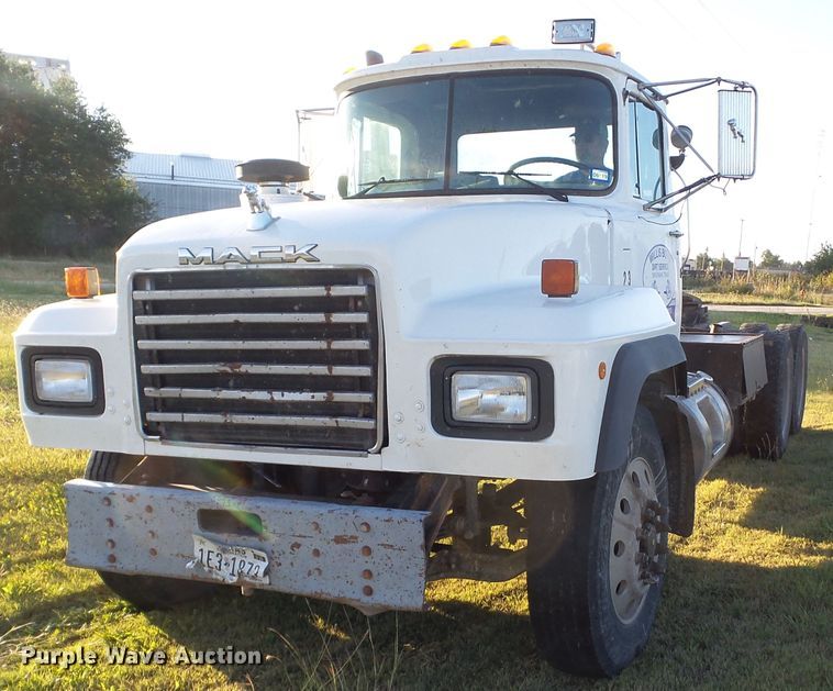 image for item GC9055 1997 Mack RD semi truck