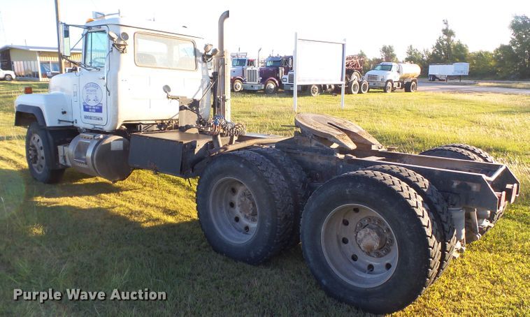 image for item GC9055 1997 Mack RD semi truck