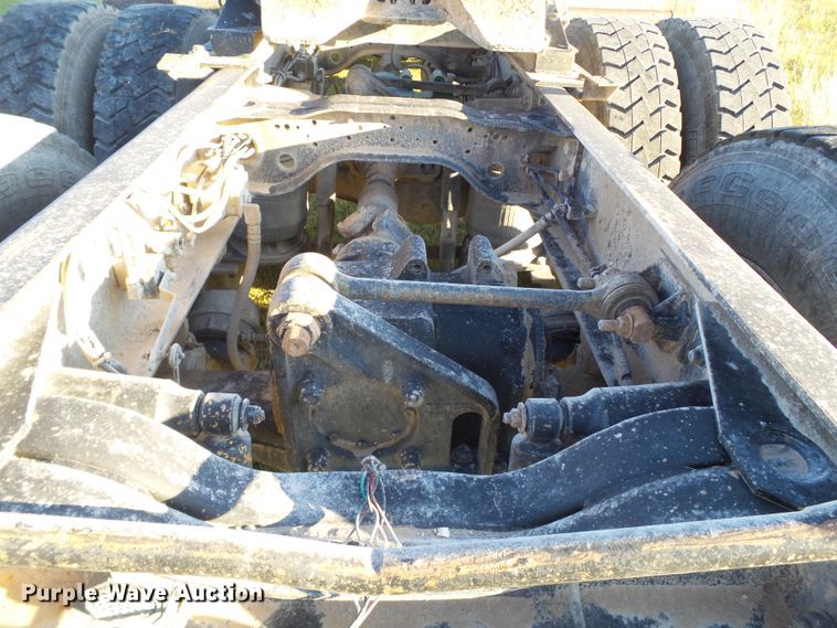 image for item GC9055 1997 Mack RD semi truck