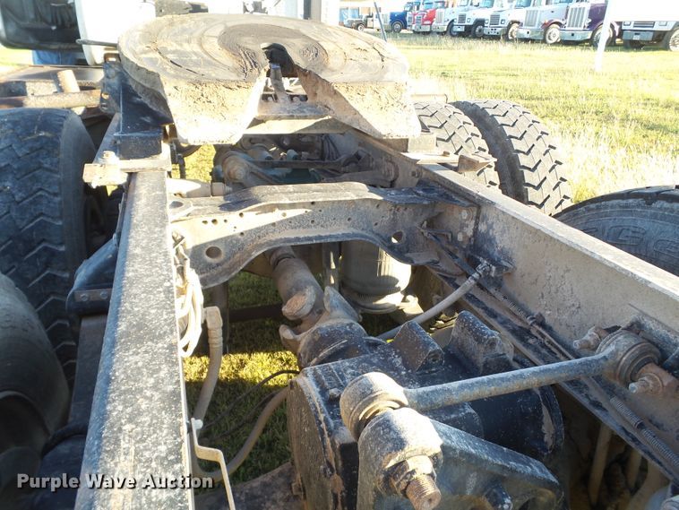 image for item GC9055 1997 Mack RD semi truck