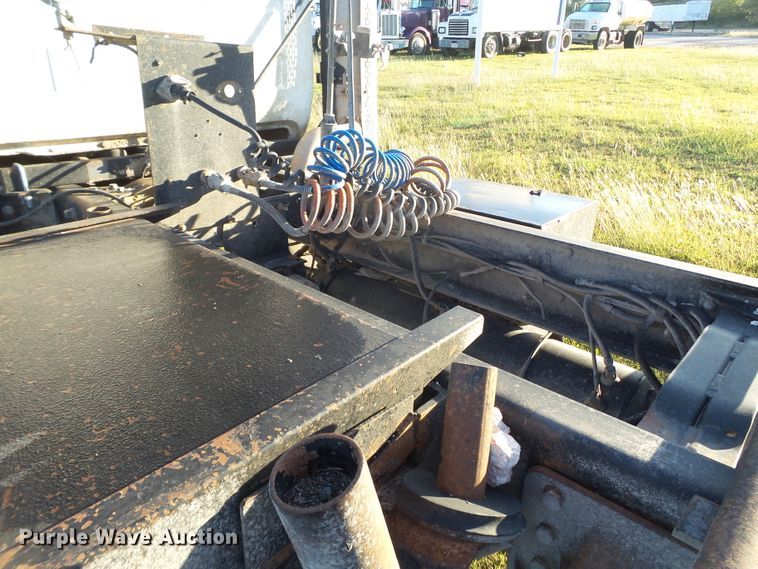 image for item GC9055 1997 Mack RD semi truck