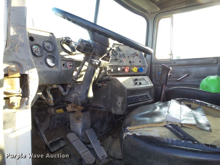 image for item GC9055 1997 Mack RD semi truck