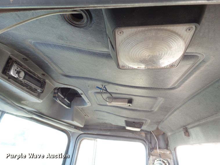 image for item GC9055 1997 Mack RD semi truck